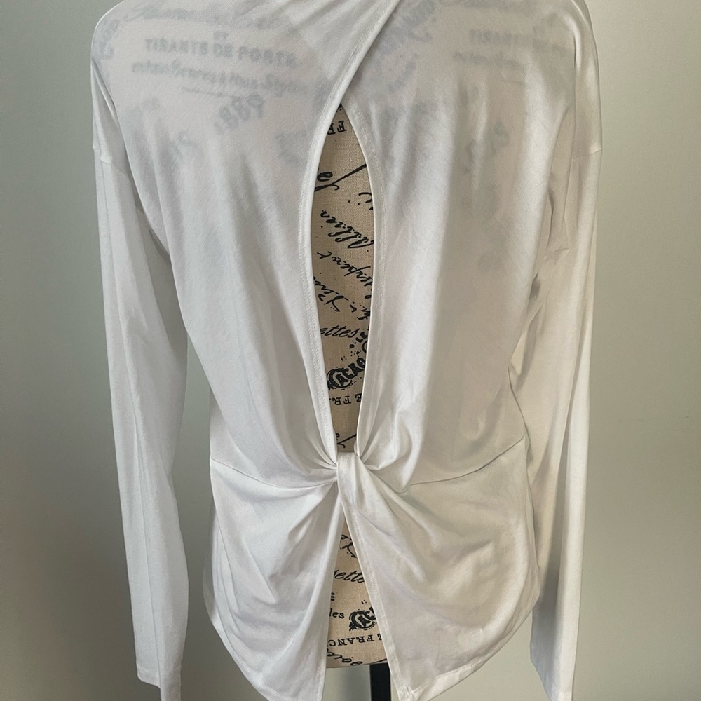 ATHLETA white light weight long sleeve top with open back with a twist! Size S